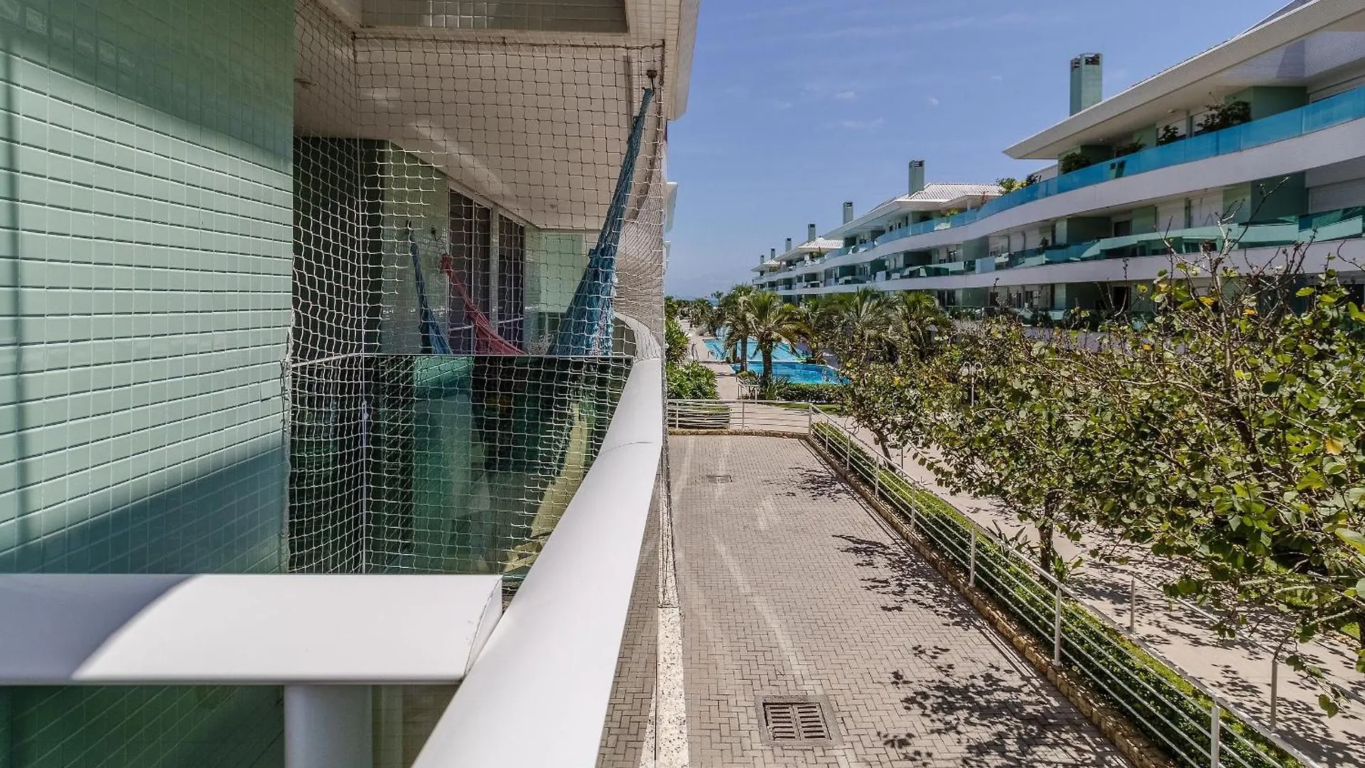 Apto Em Cond. C/ Acesso A Praia E Piscina Ave0232 Florianopolis 0*,  Brazil