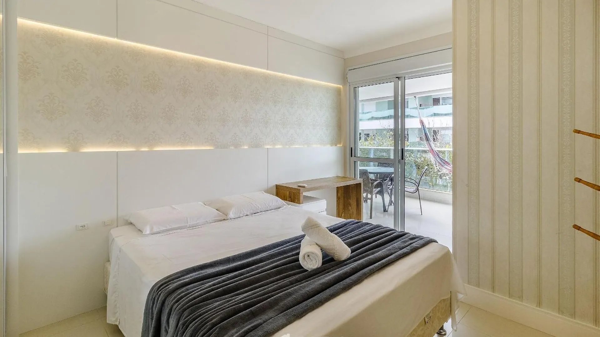 Apto Em Cond. C/ Acesso A Praia E Piscina Ave0232 Florianopolis Brazil