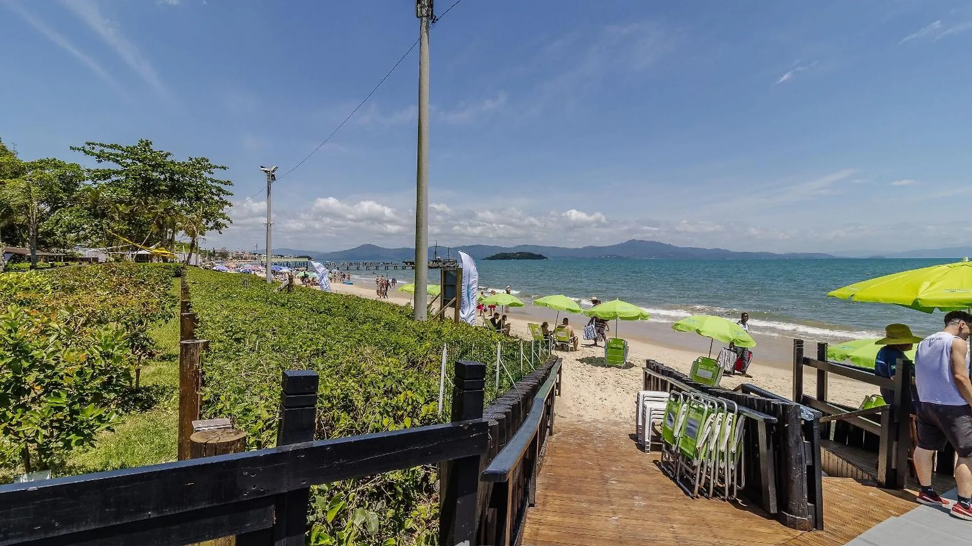 Apto Em Cond. C/ Acesso A Praia E Piscina Ave0232 Florianopolis