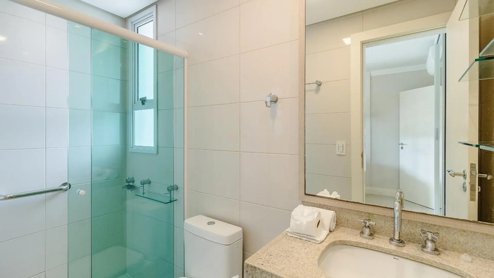 Apto Em Cond. C/ Acesso A Praia E Piscina Ave0232 Florianopolis