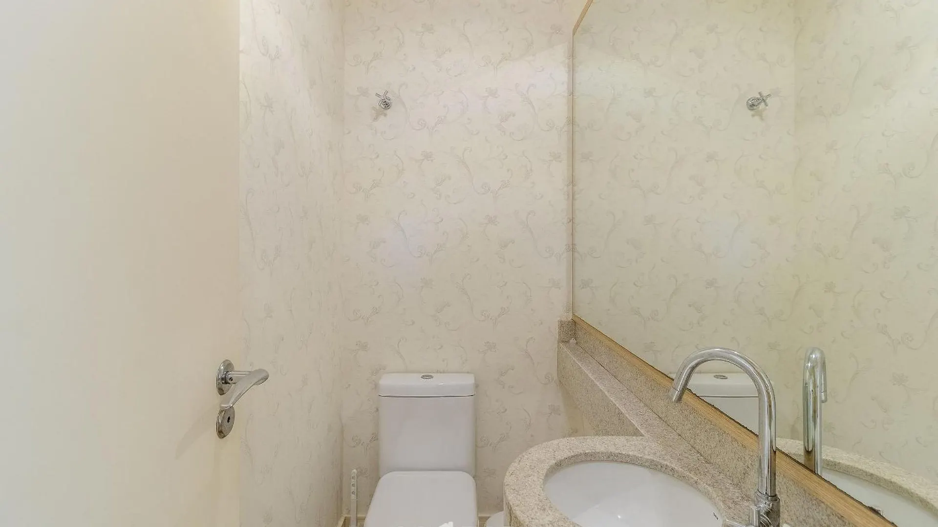 Apto Em Cond. C/ Acesso A Praia E Piscina Ave0232 Florianopolis Apartment