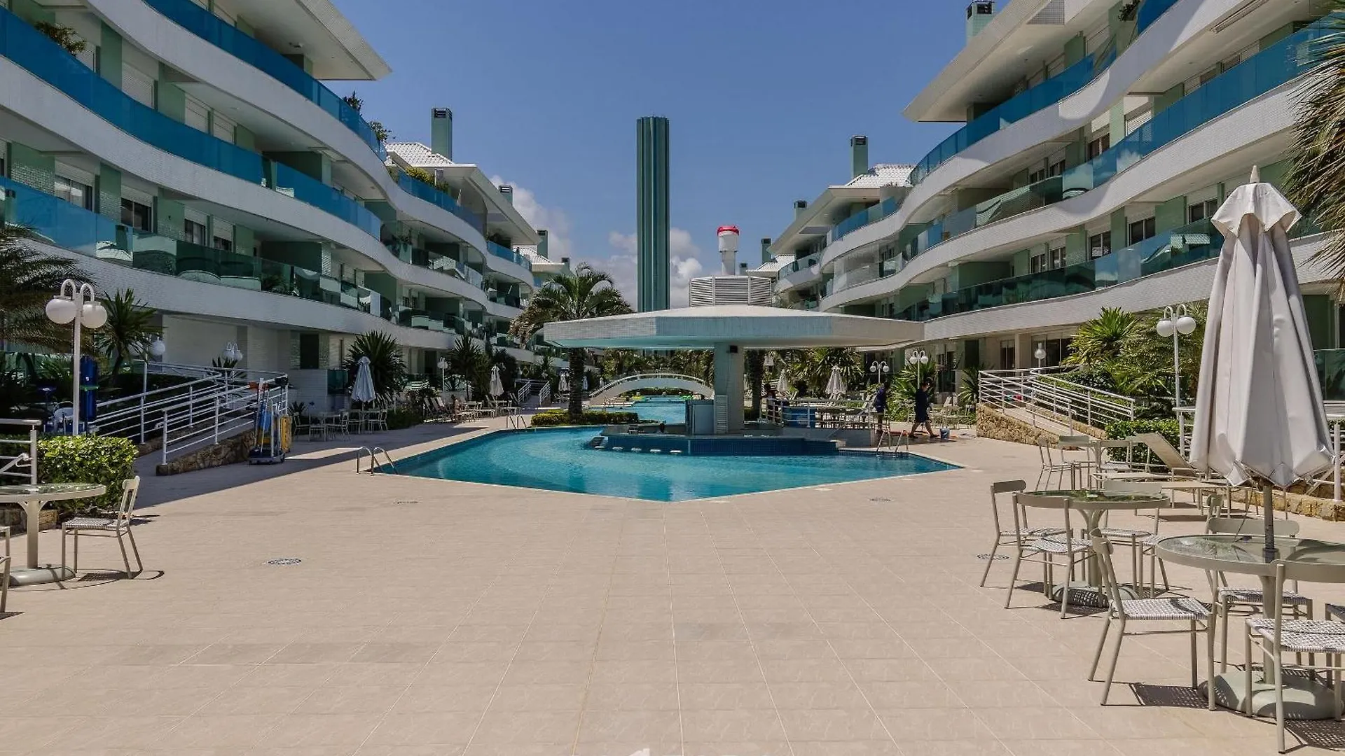 Apto Em Cond. C/ Acesso A Praia E Piscina Ave0232 Florianopolis