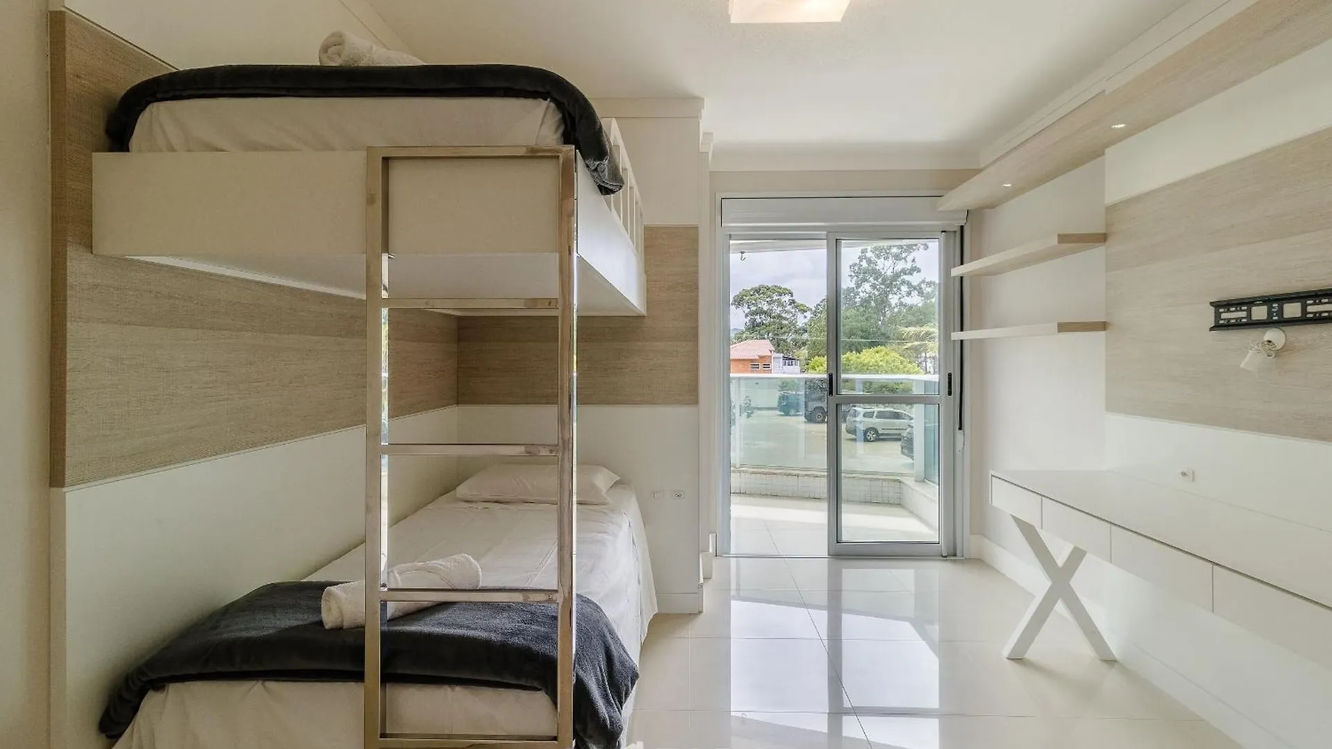 Apto Em Cond. C/ Acesso A Praia E Piscina Ave0232 Florianopolis Apartment