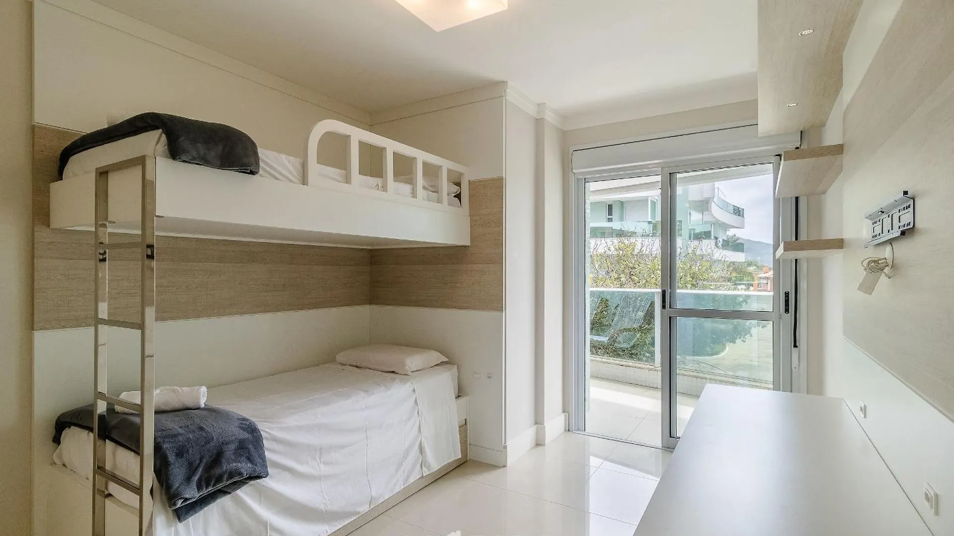 Apartment Apto Em Cond. C/ Acesso A Praia E Piscina Ave0232 Florianopolis Brazil