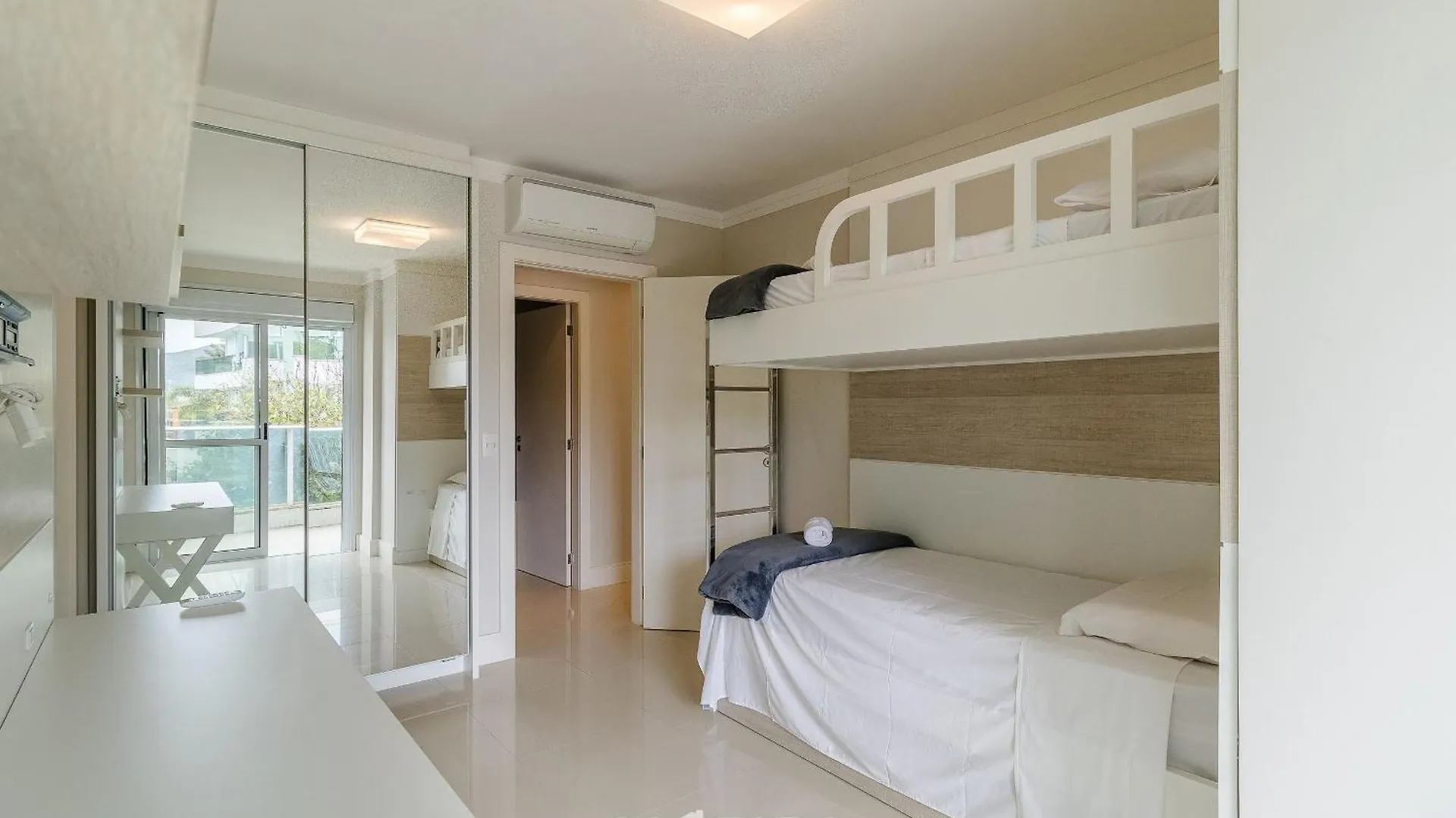 Apto Em Cond. C/ Acesso A Praia E Piscina Ave0232 Florianópolis 0*,  巴西